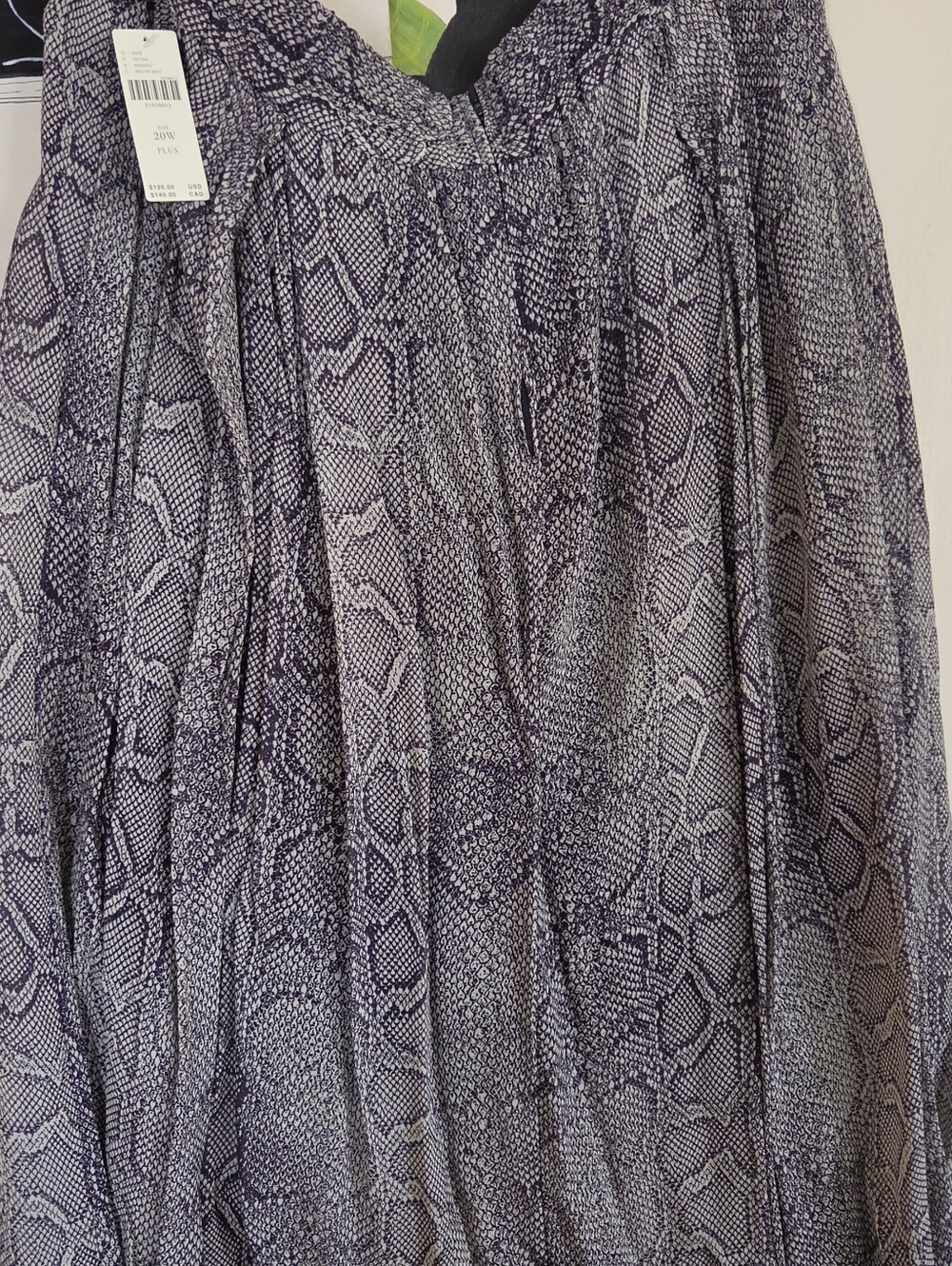 Women's Snake-Print Flowing Skirt in Black and White